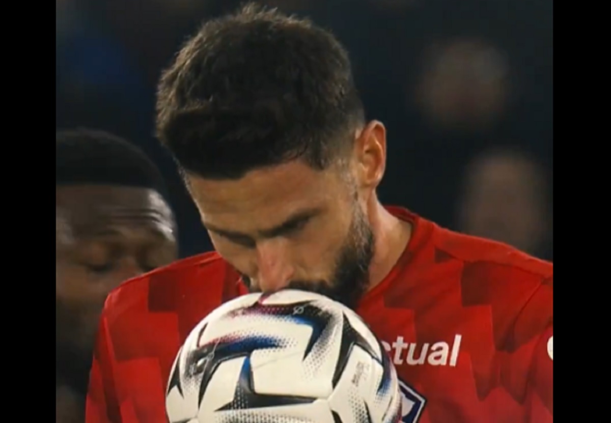 39-letni Giroud dalej zachwyca. Czekał prawie dwa miesiące