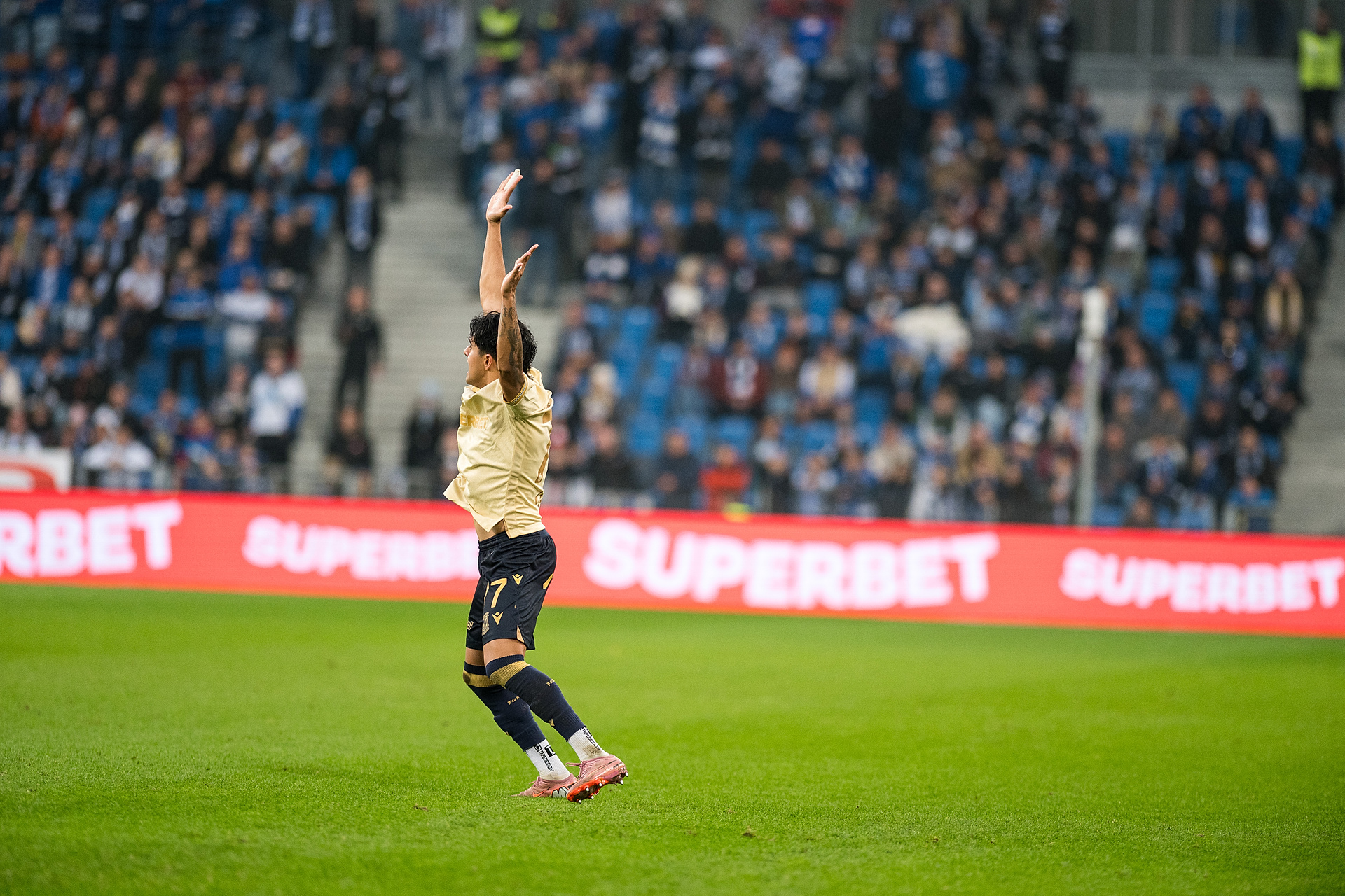 Lech wyda wielką kasę na gwiazdę? Znamy warunki, które musi spełnić