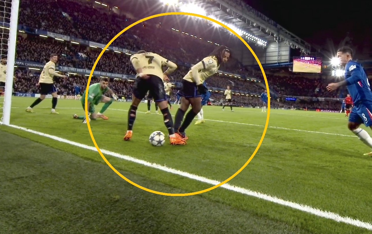 Barcelona sama strzeliła sobie gola! Kuriozum na Stamford Bridge [WIDEO]