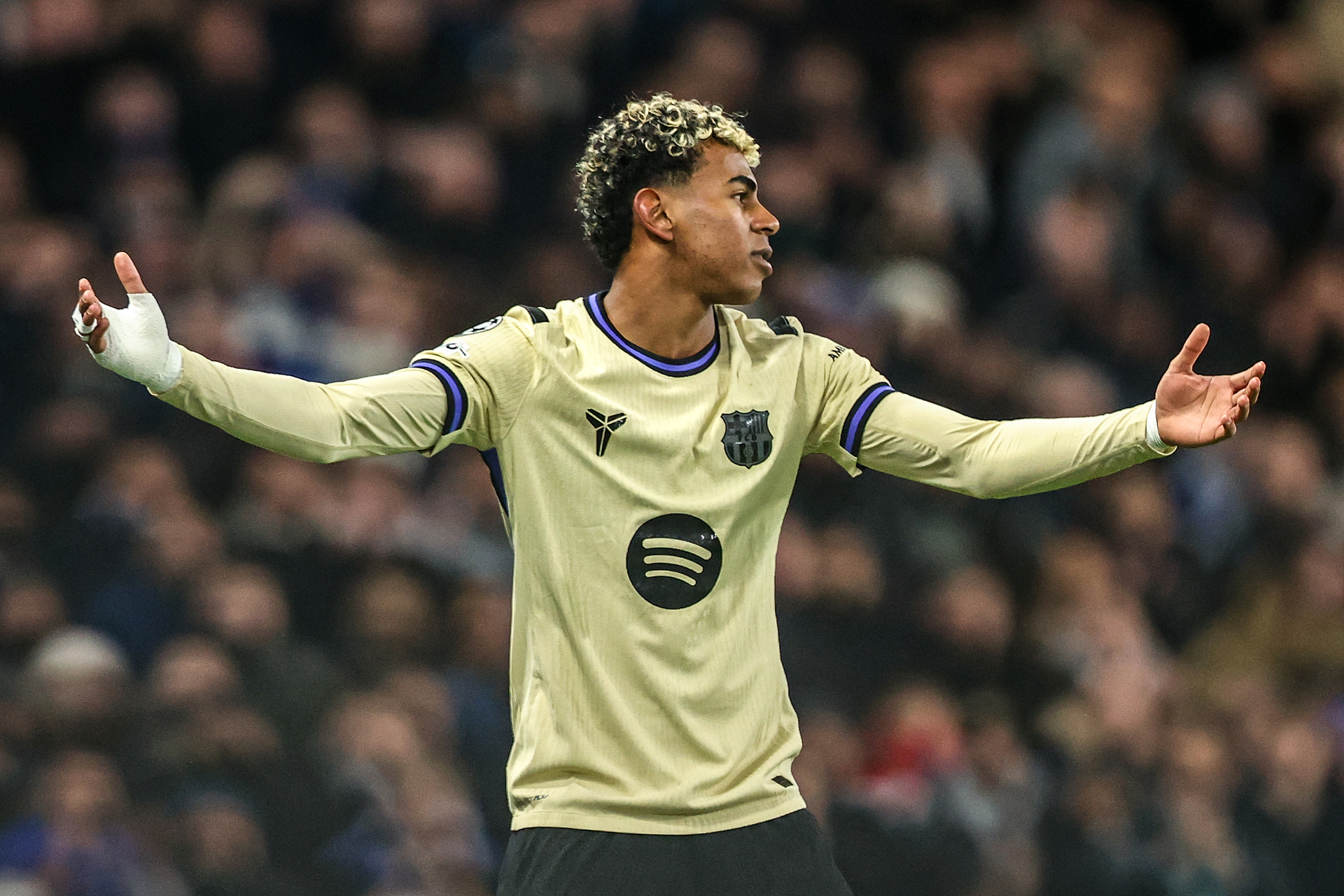 Kibice Chelsea nie mieli litości dla Yamala. Brutalna przyśpiewka [WIDEO]