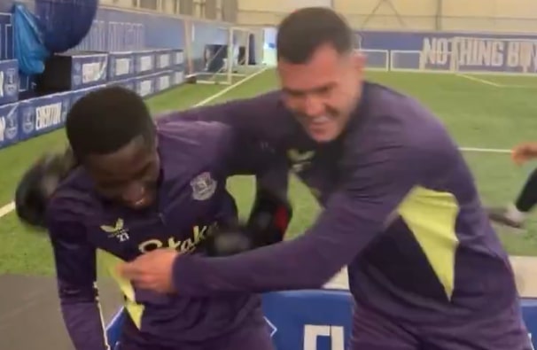 Uderzył kolegę w meczu z United. Rozbrajająca kontynuacja [WIDEO]