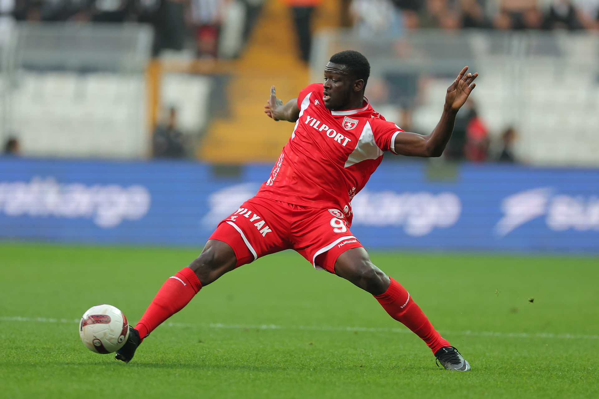 Aż niemożliwe. Tam lider Ligi Konferencji stracił punkty