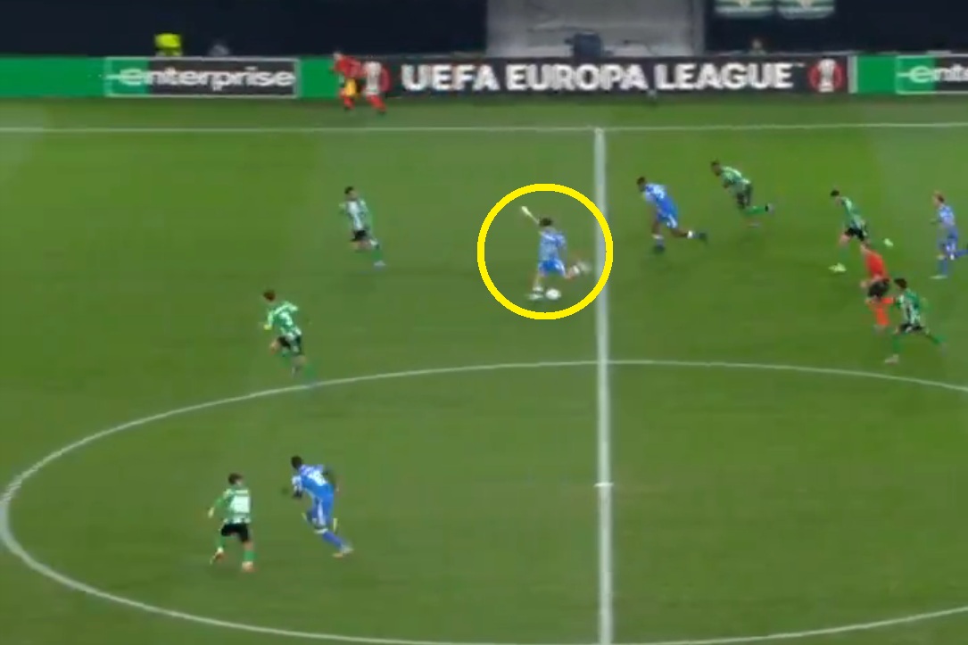 Trafił z połowy boiska. Co za gol w Lidze Europy [WIDEO]