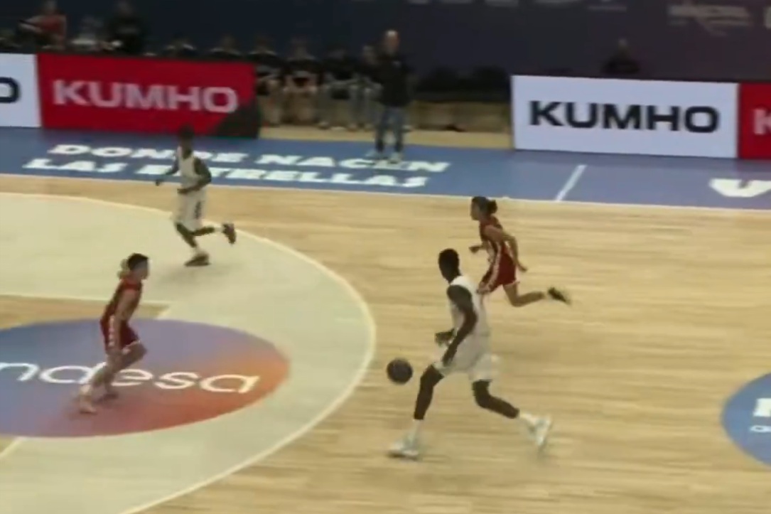 Ma 12 lat i 207 cm wzrostu. Niebywałe, co wyprawia koszykarz Realu [WIDEO]