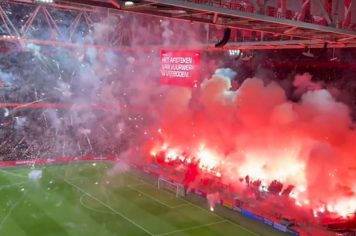 Kibice przerwali mecz Ajaksu. Jest reakcja klubu. "Absolutnie skandaliczne"