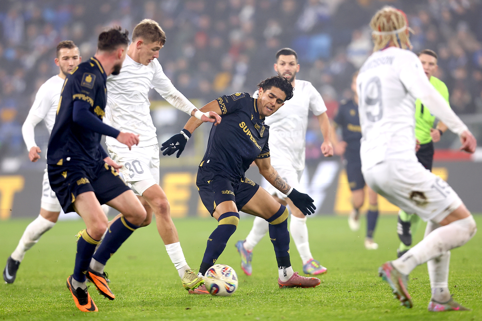 Lech bił głową w mur. Znów stracił punkty