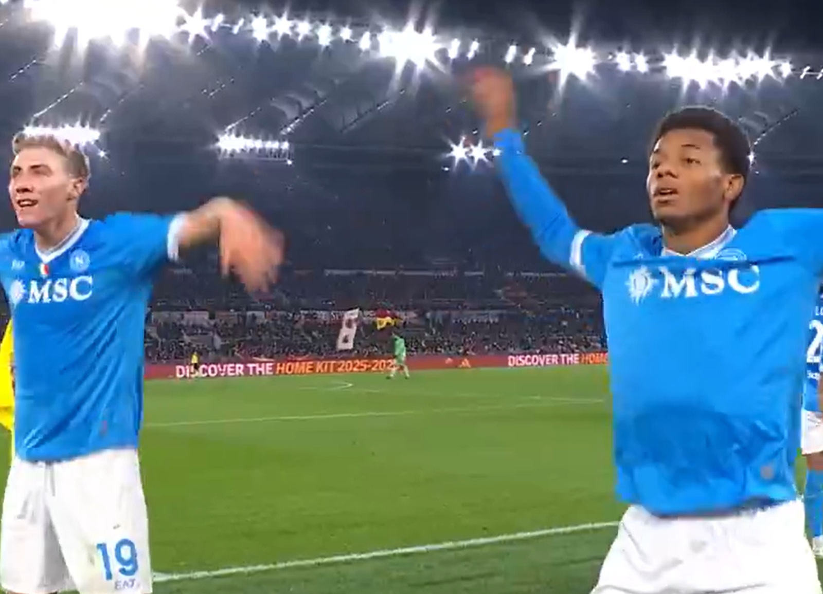Napoli podbiło Rzym! Co za kontra, co za gol [WIDEO]