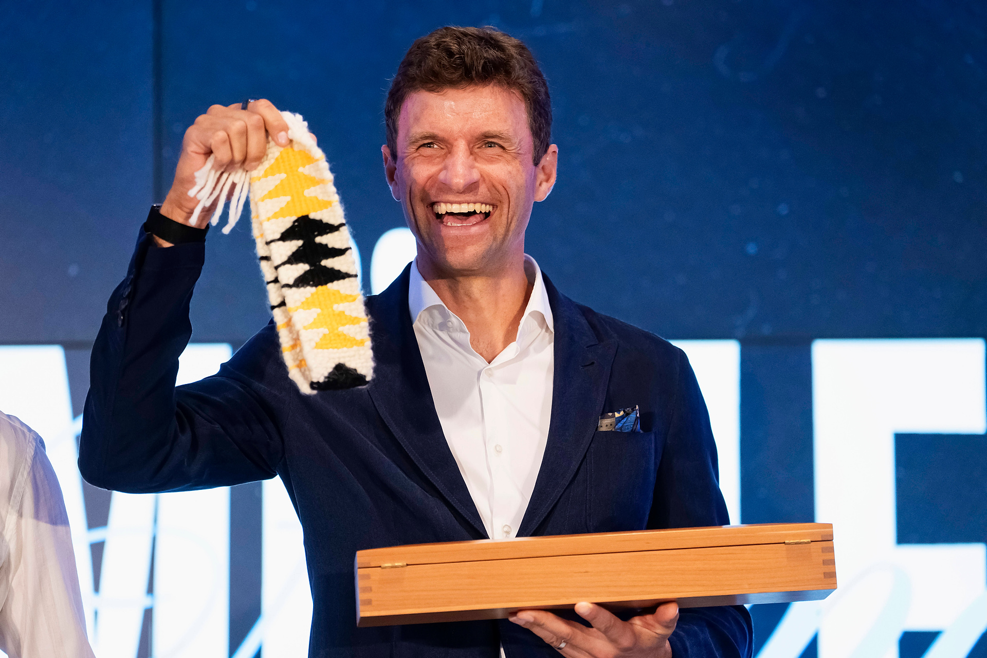 Chce zgarnąć premię? Musi wygrać z Messim. Ujawnili szczegóły umowy