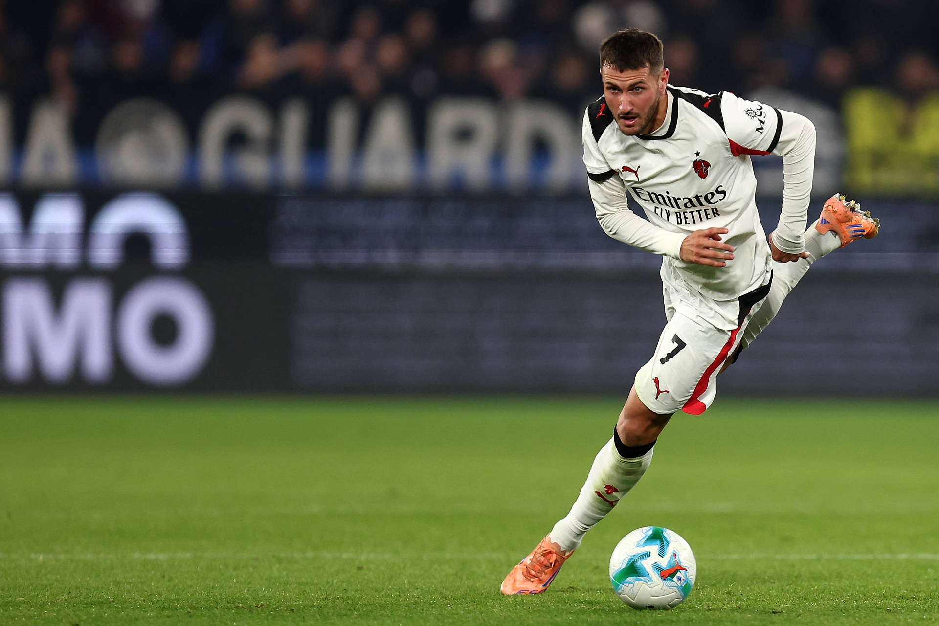 Z Milanu do Premier League? Nowe wieści ws. głośnego ruchu