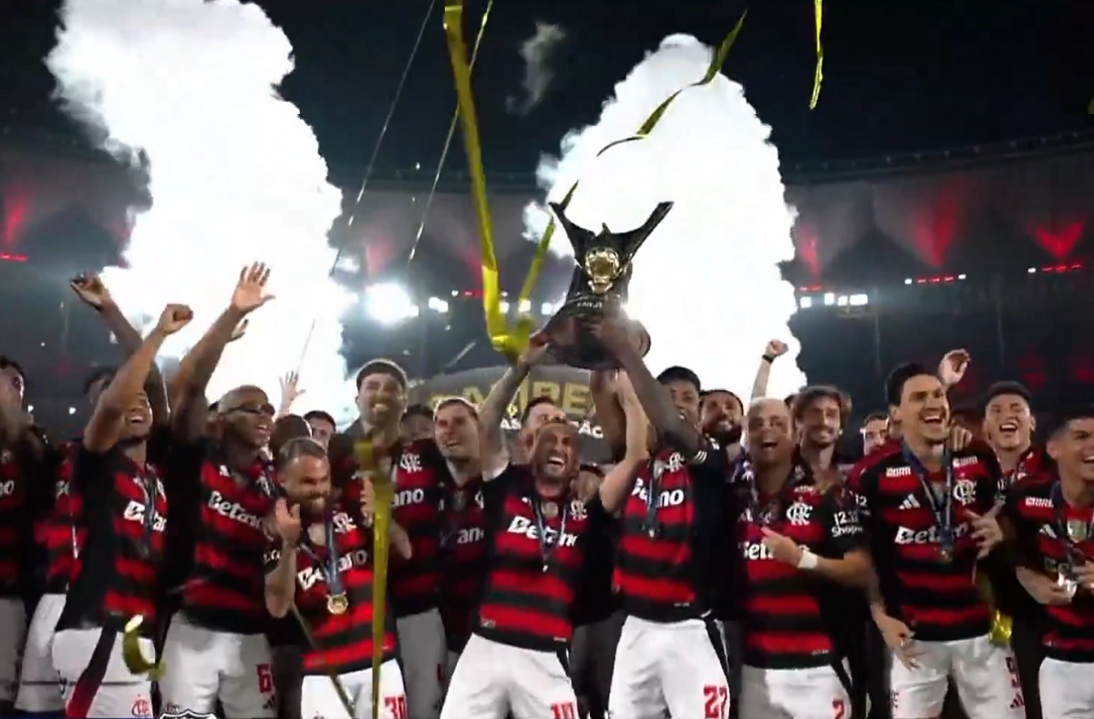 Kolejne trofeum byłego gwiazdora. Działa cuda jako trener giganta