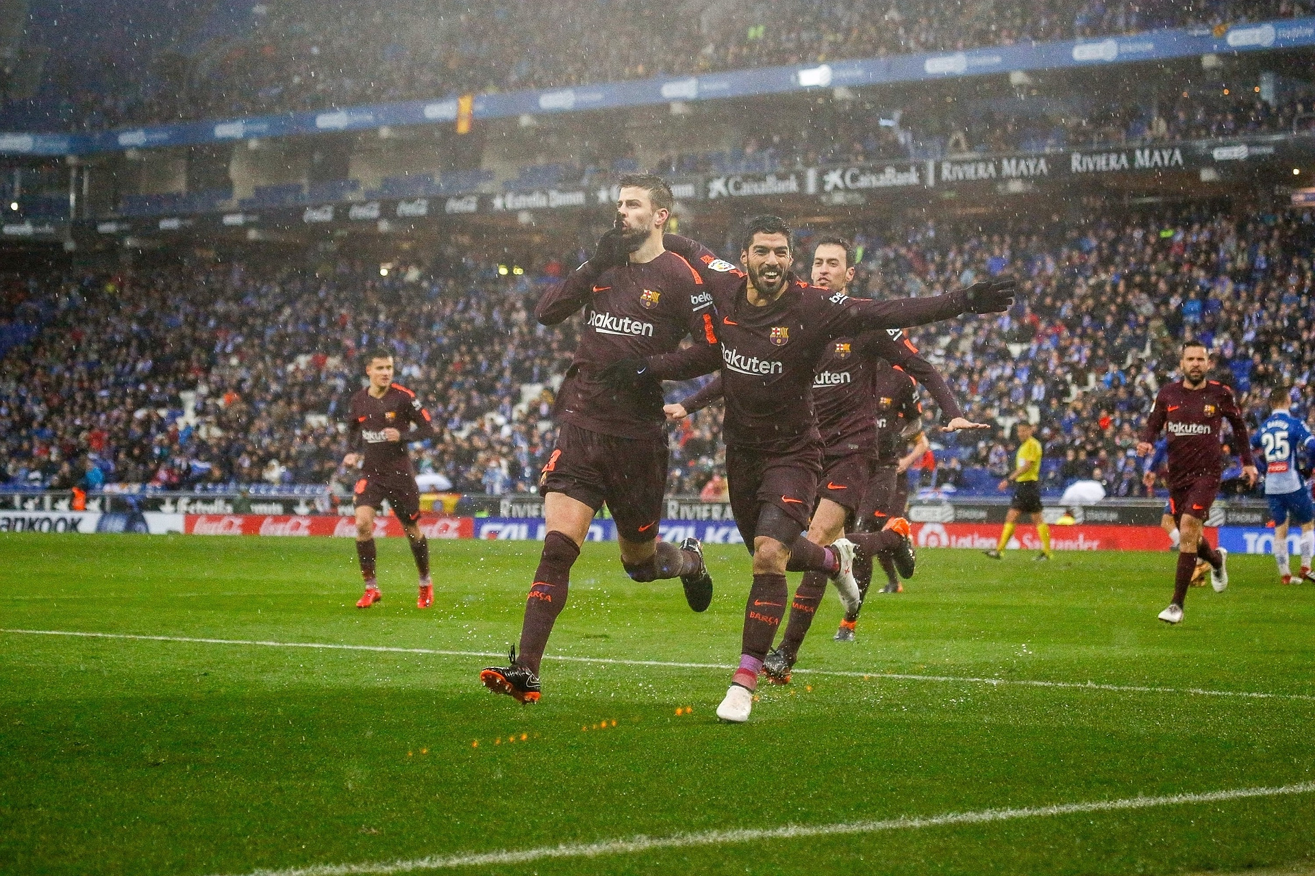 Legenda Barcelony szaleje. Zwalnia bez litości, rzuca wyzwiskami. "Jesteście łajdakami"