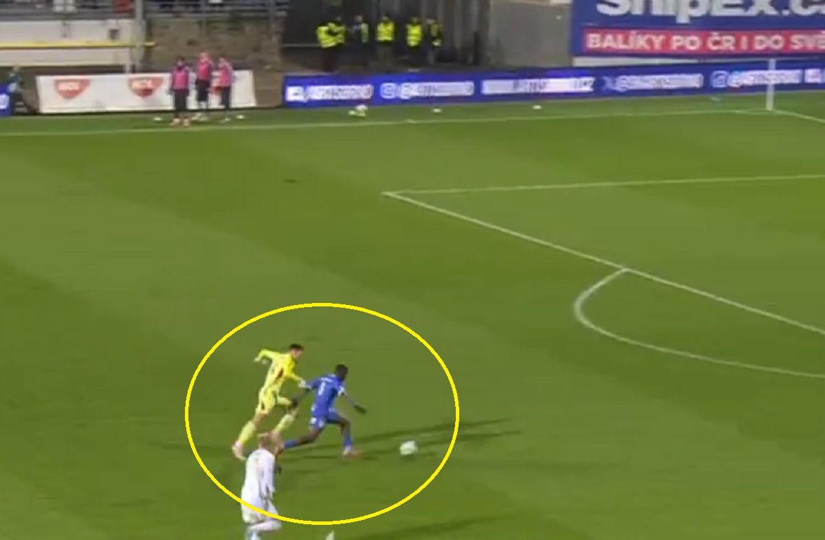 Kryminał bramkarza Sparty Praga. Tak traci gole pogromca Legii [WIDEO]