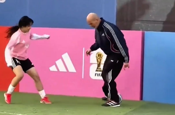53-letni Zidane wrócił na boisko. Szok, co wyczynia z piłką [WIDEO]