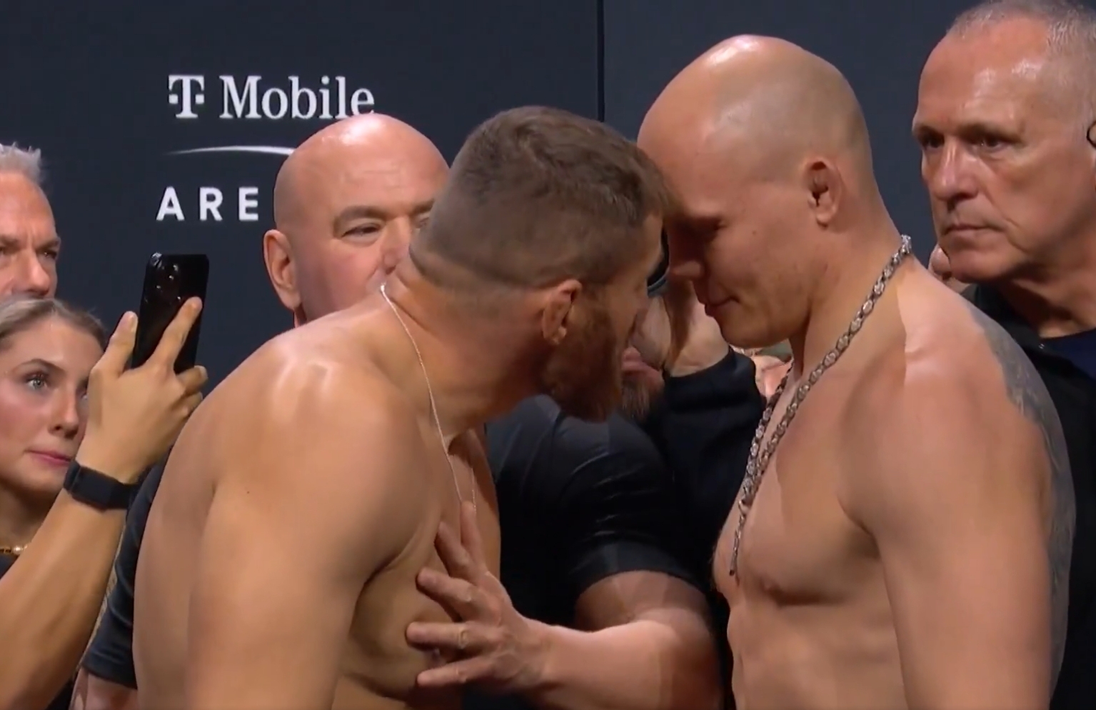 Błachowicz rozbroił rywala na ważeniu. Sceny przed UFC [WIDEO]