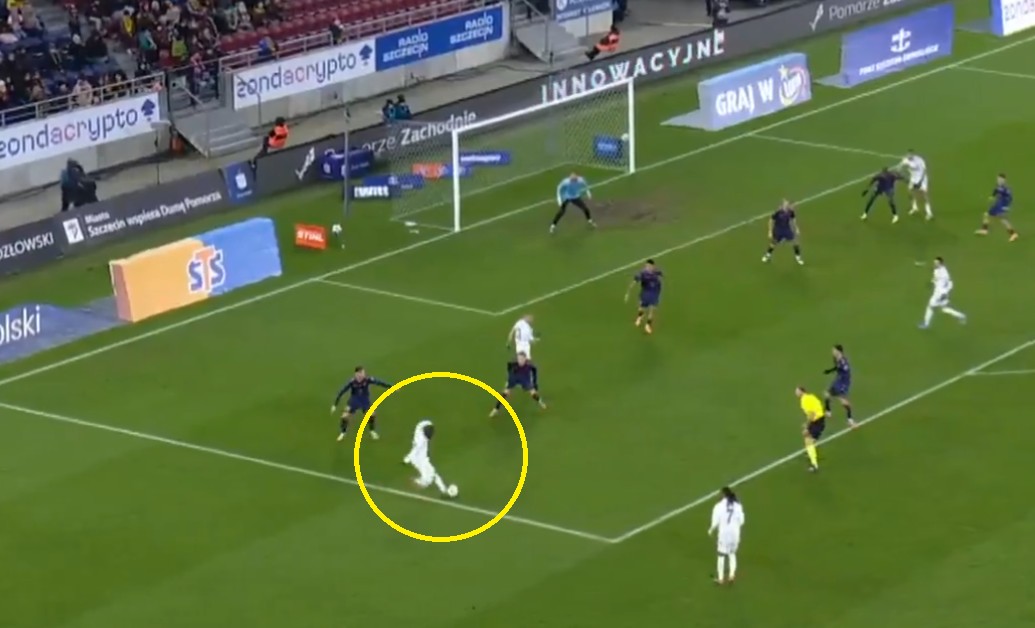 Cudowny gol w Ekstraklasie, bramkarz był w szoku! To odmieniło losy meczu [WIDEO]