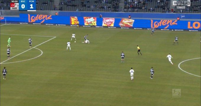 Karbownik wykreował gola rywalom. Asysta innego Polaka, sensacja w Berlinie