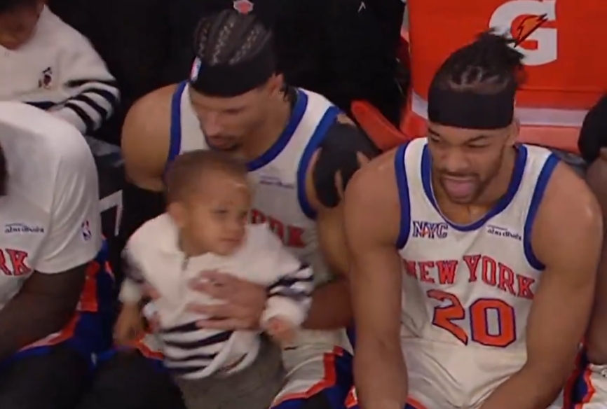 Oddał syna koledze i ruszył do gry. Zabawne sceny w NBA [WIDEO]