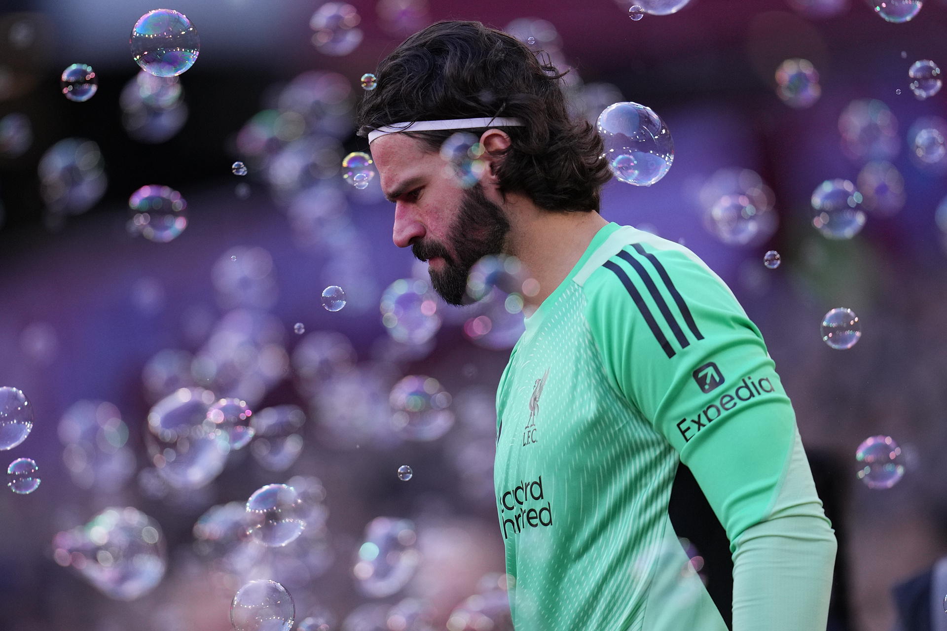 "Nie ma czasu, żeby się użalać". Alisson wypalił o Salahu