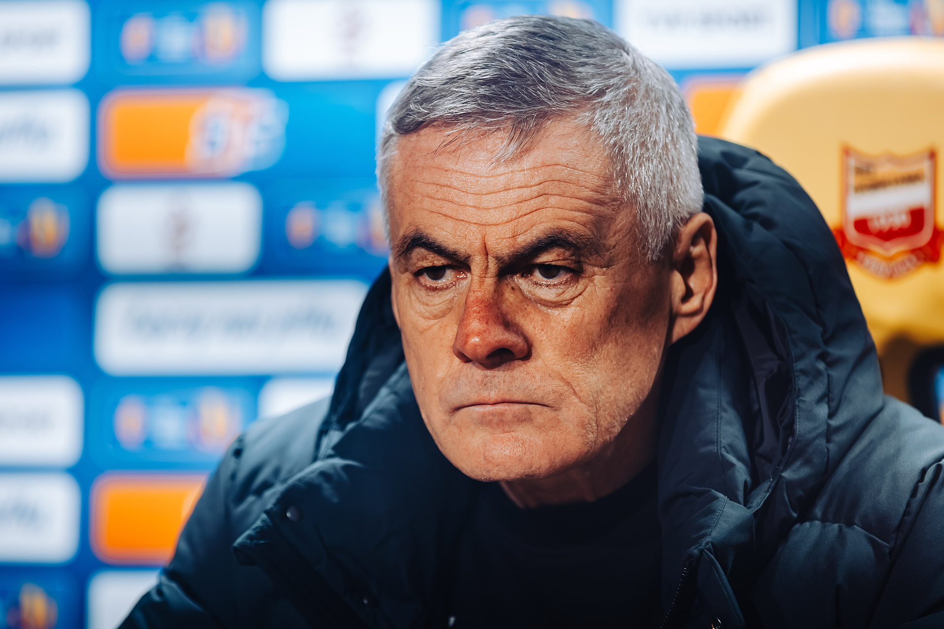 Trener Korony wpadł w szał. Sceny na konferencji. "Powariowali ludzie, czy jak?"