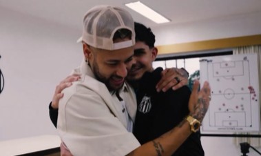 Co za spotkanie Neymara po latach. Jego klub wrzucił wzruszający film