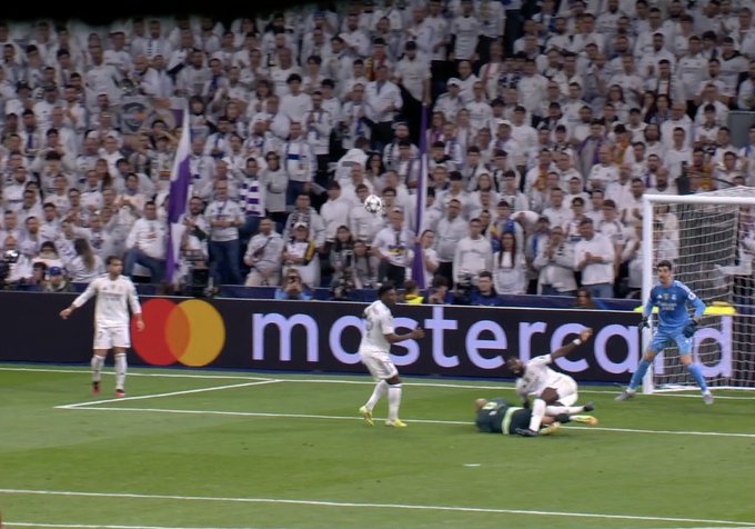 Ruediger pobawił się w zapasy. To musiał być rzut karny