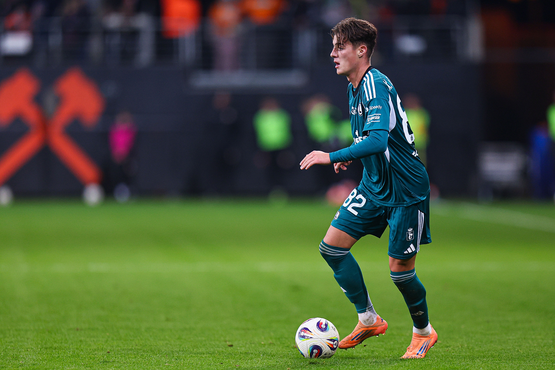 Piłkarze Legii zrównani z ziemią. Reprezentant Polski brutalnie oceniony. "Nawet Piast by kręcił głową"