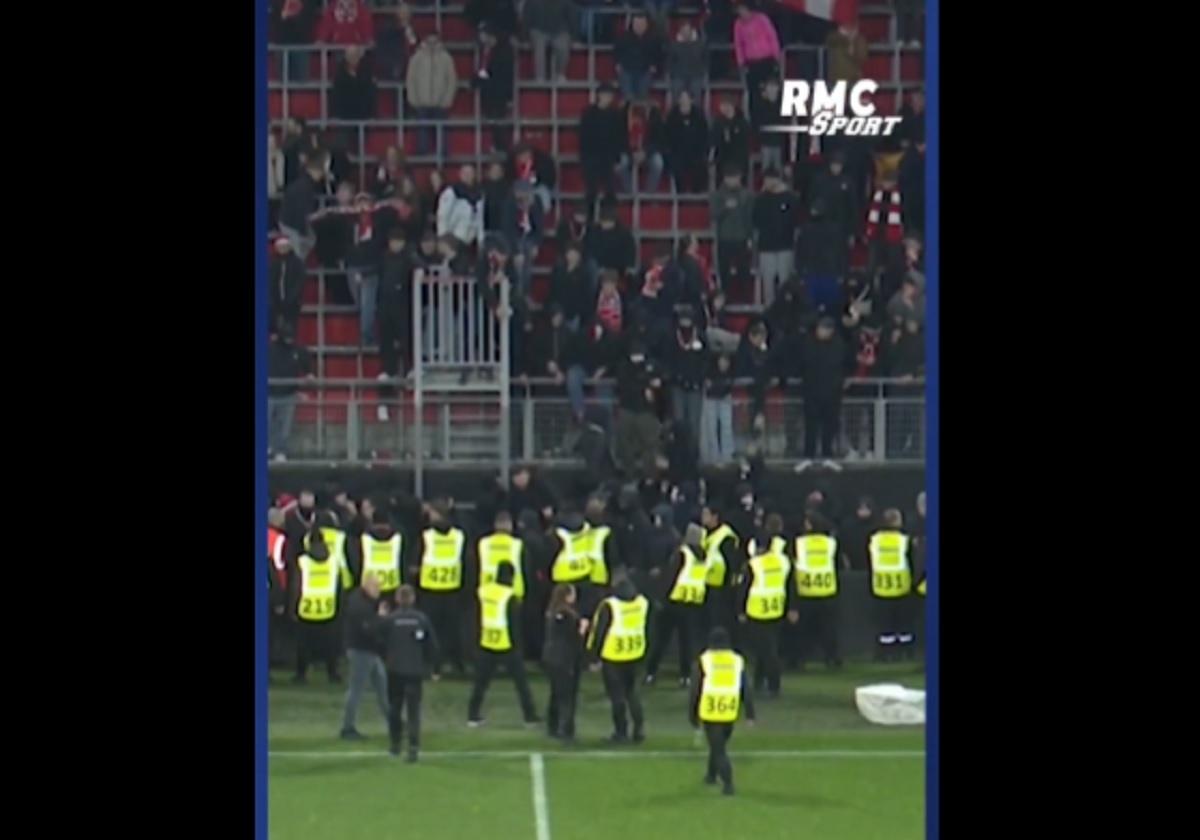 Skandal we Francji! Kibole przerwali spotkanie [WIDEO]