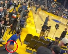 Co za powrót Curry'ego. Rzucił do kosza przez całe boisko [WIDEO]