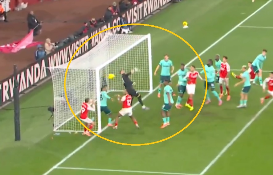 Samobój po rzucie rożnym! Arsenal zagrał zupełny "piach" 