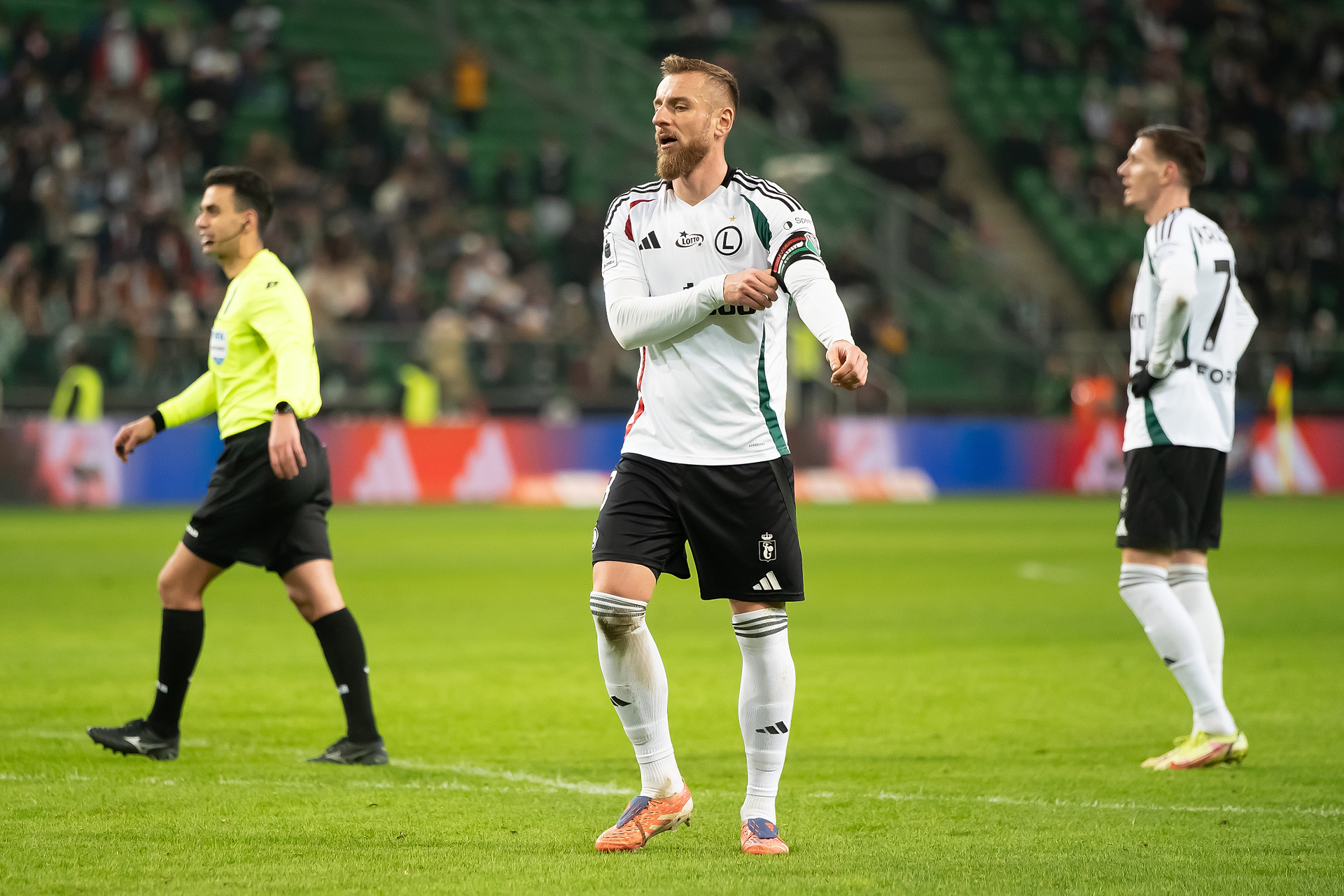 To jakiś obłęd. Tyle czasu Legia nie wygrała meczu