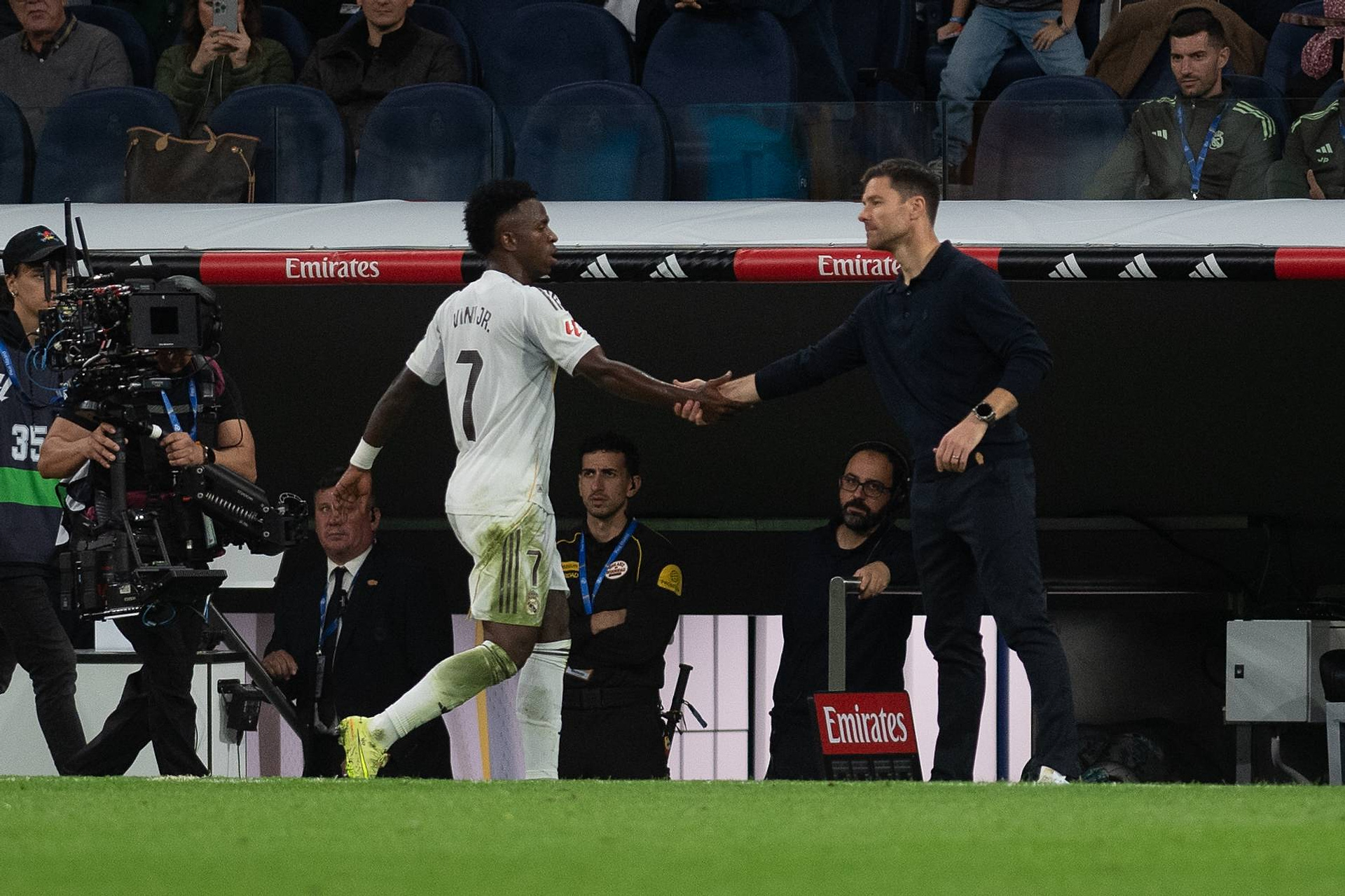 Alonso przemówił nt. relacji z Viniciusem. "Dużo hałasu"