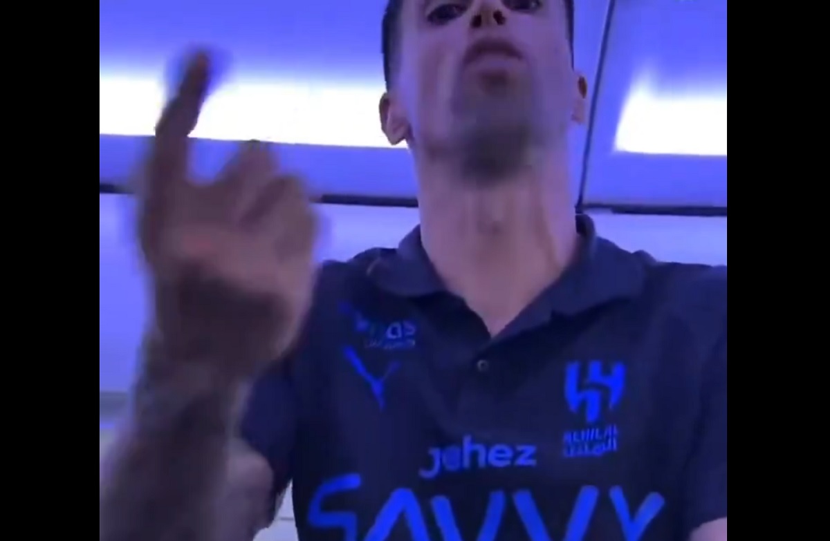 Sceny z udziałem Cancelo w samolocie. Wyglądał na wściekłego [WIDEO]