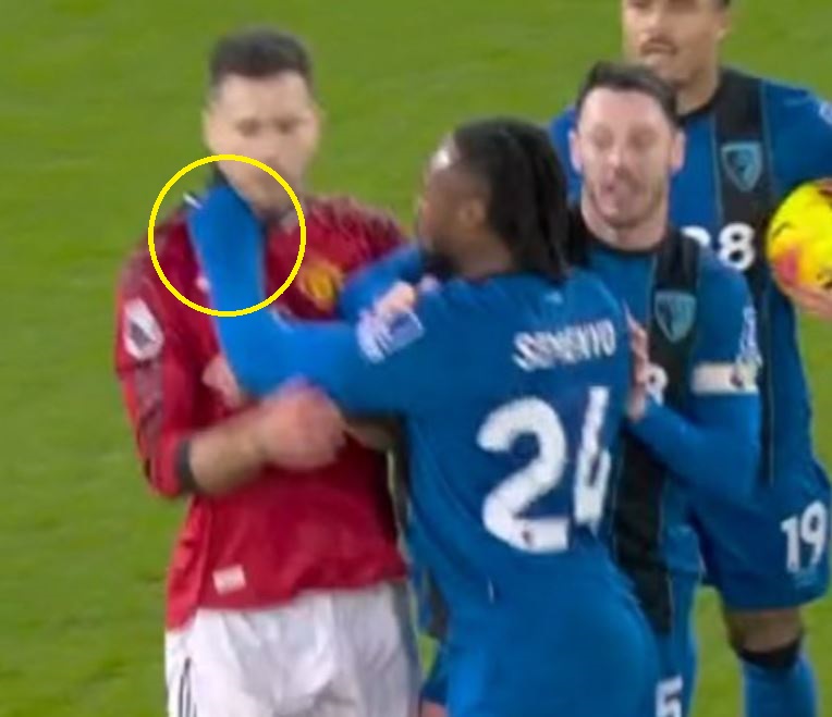 Czy on oszalał?! Zaczął dusić rywala w meczu Man United [WIDEO]