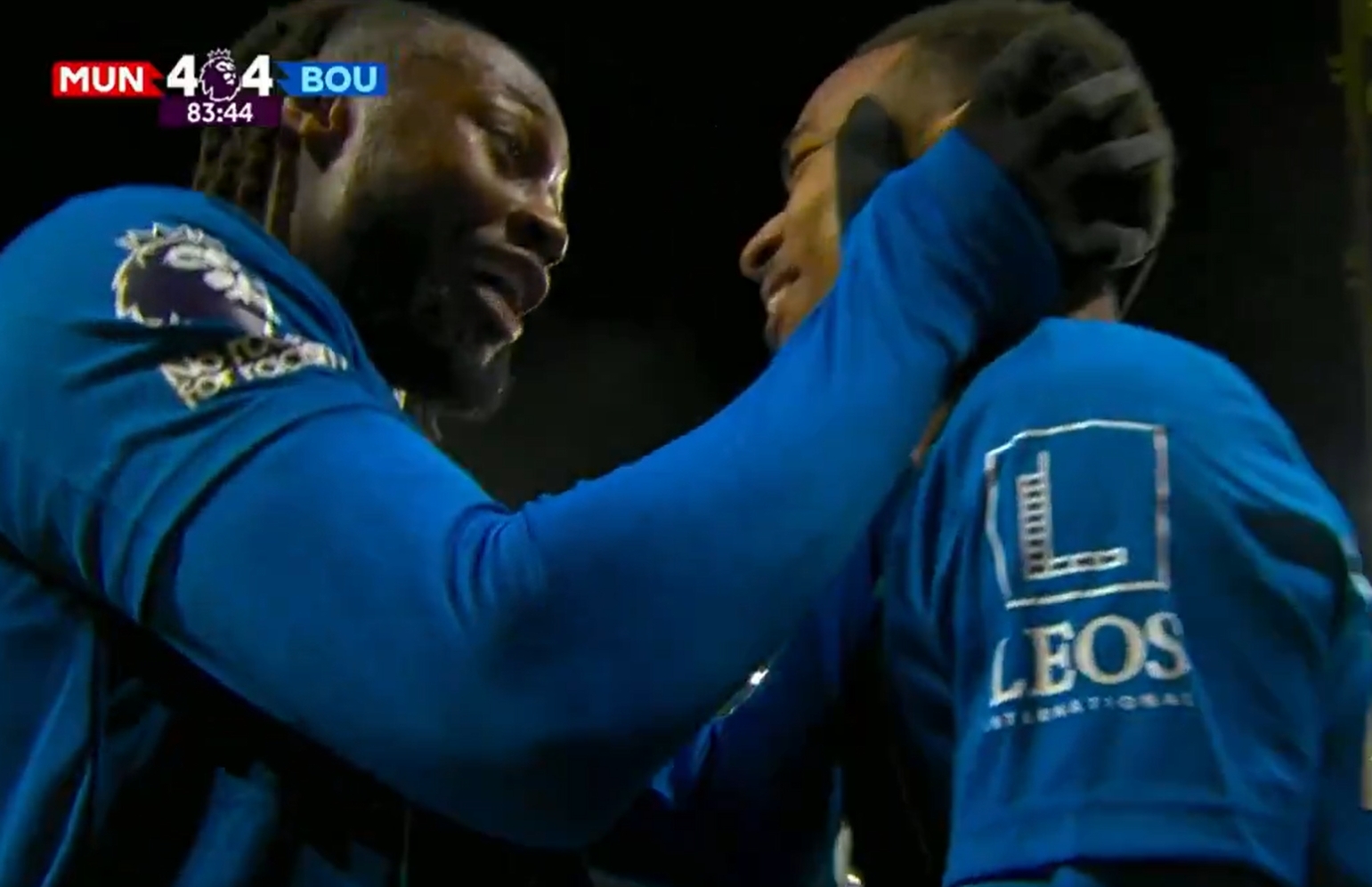 Mecz sezonu na Old Trafford?! Osiem goli, kosmiczny strzał Fernandesa