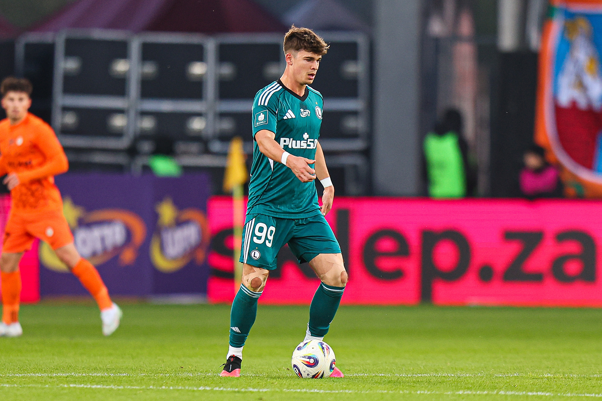 Transferowy niewypał odchodzi z Legii! Wystarczyło pół roku