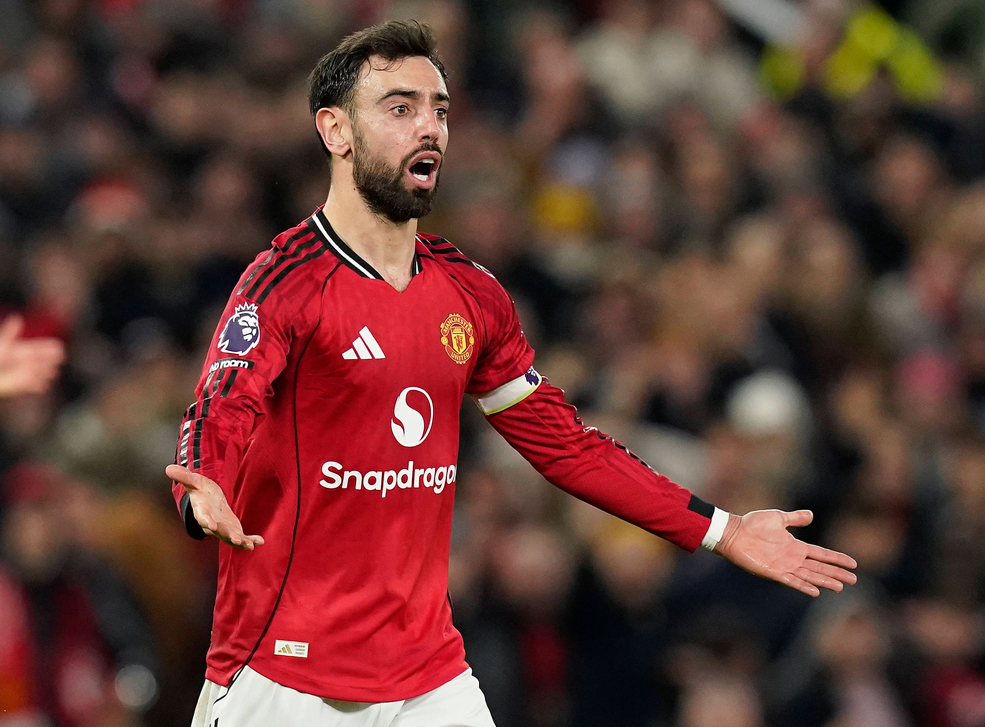 Nowe informacje o transferze Fernandesa. "Pozwólcie, że wyjaśnię"