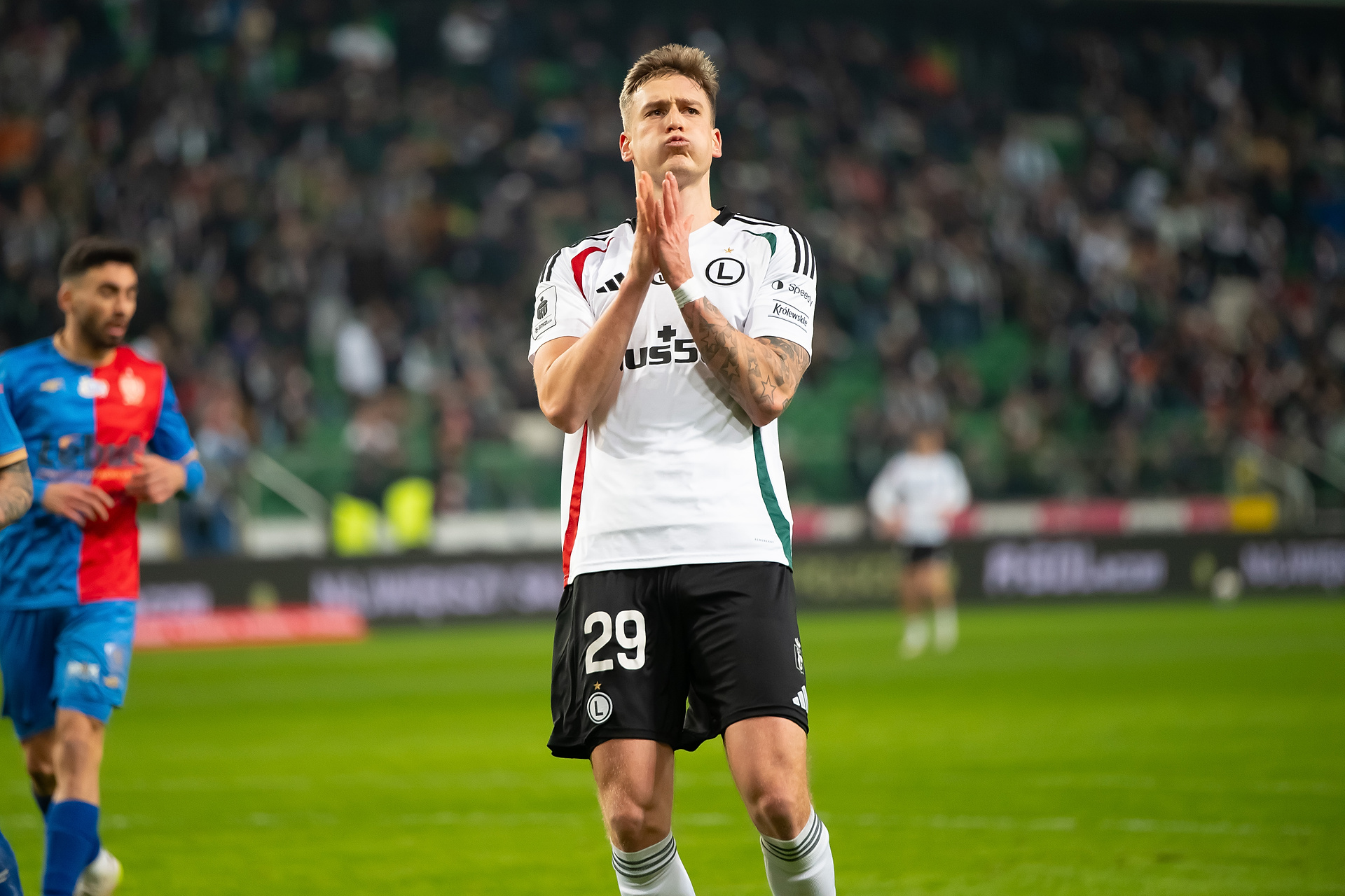 Kucharski bez wahania o Rajoviciu. "Walczy sam ze sobą"