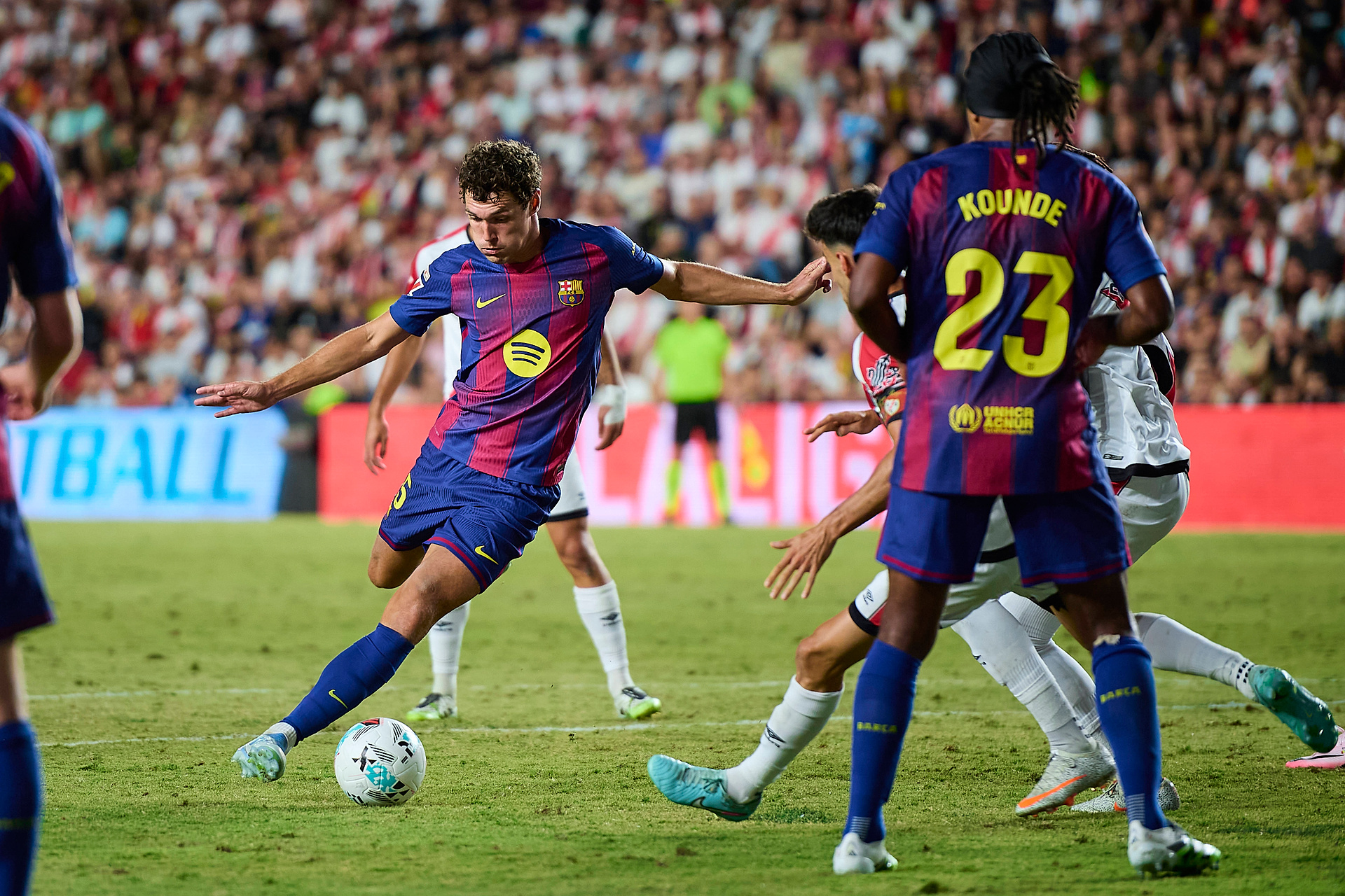 Defensor na wylocie z Barcelony. Klub szykuje pożegnanie