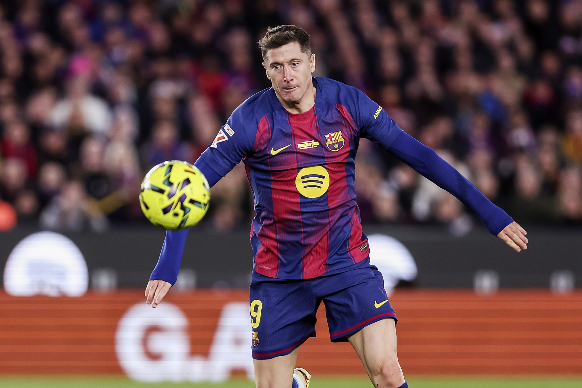 Media: Od tego zależy przyszłość Lewandowskiego w Barcelonie. Cztery czynniki