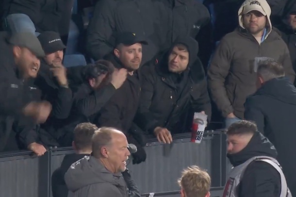 Van Persie ruszył na kibiców. Zawrzało po wielkiej wpadce [WIDEO]