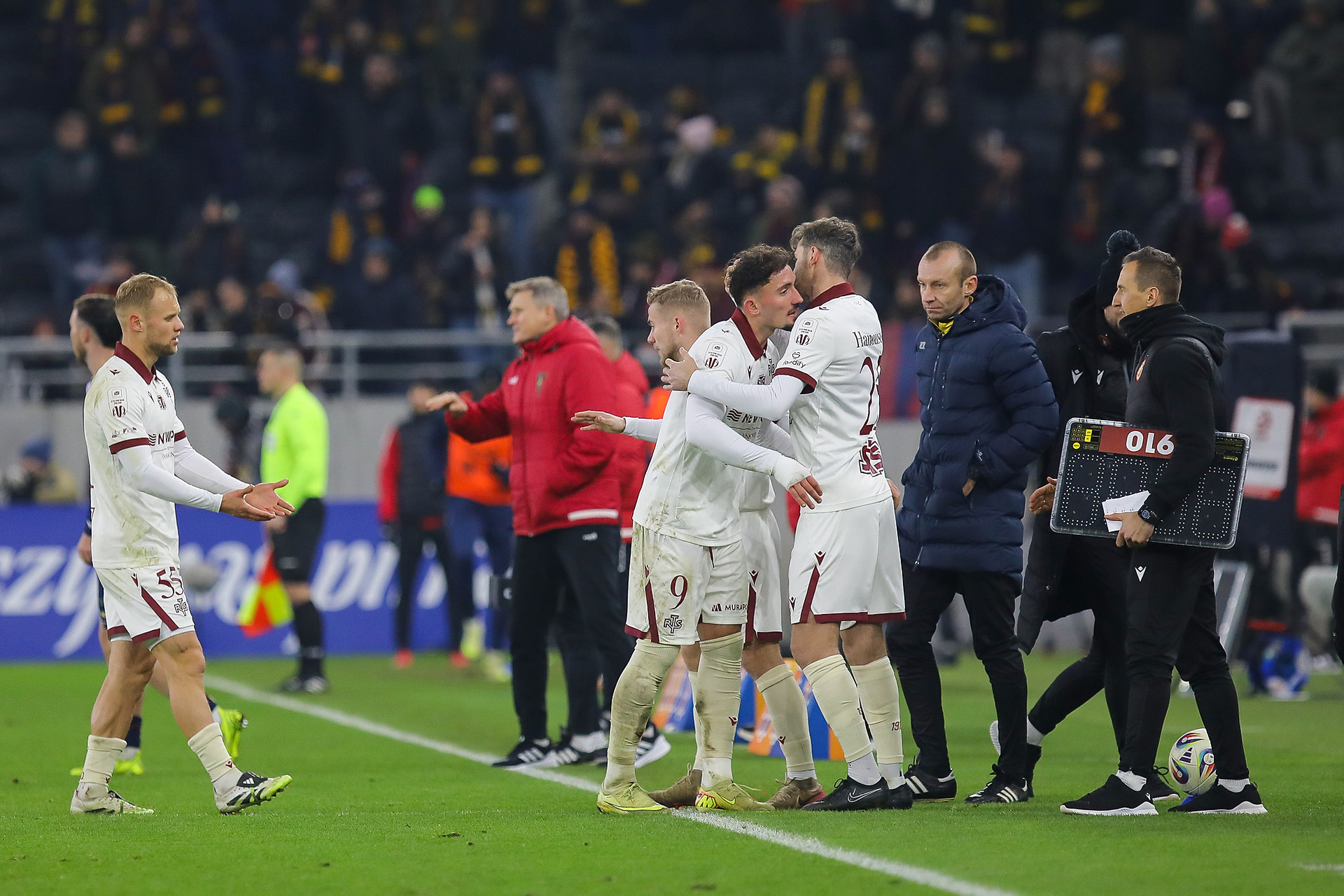 "Oblano go substancją chemiczną". Skandal w sklepie klubu PKO BP Ekstraklasy