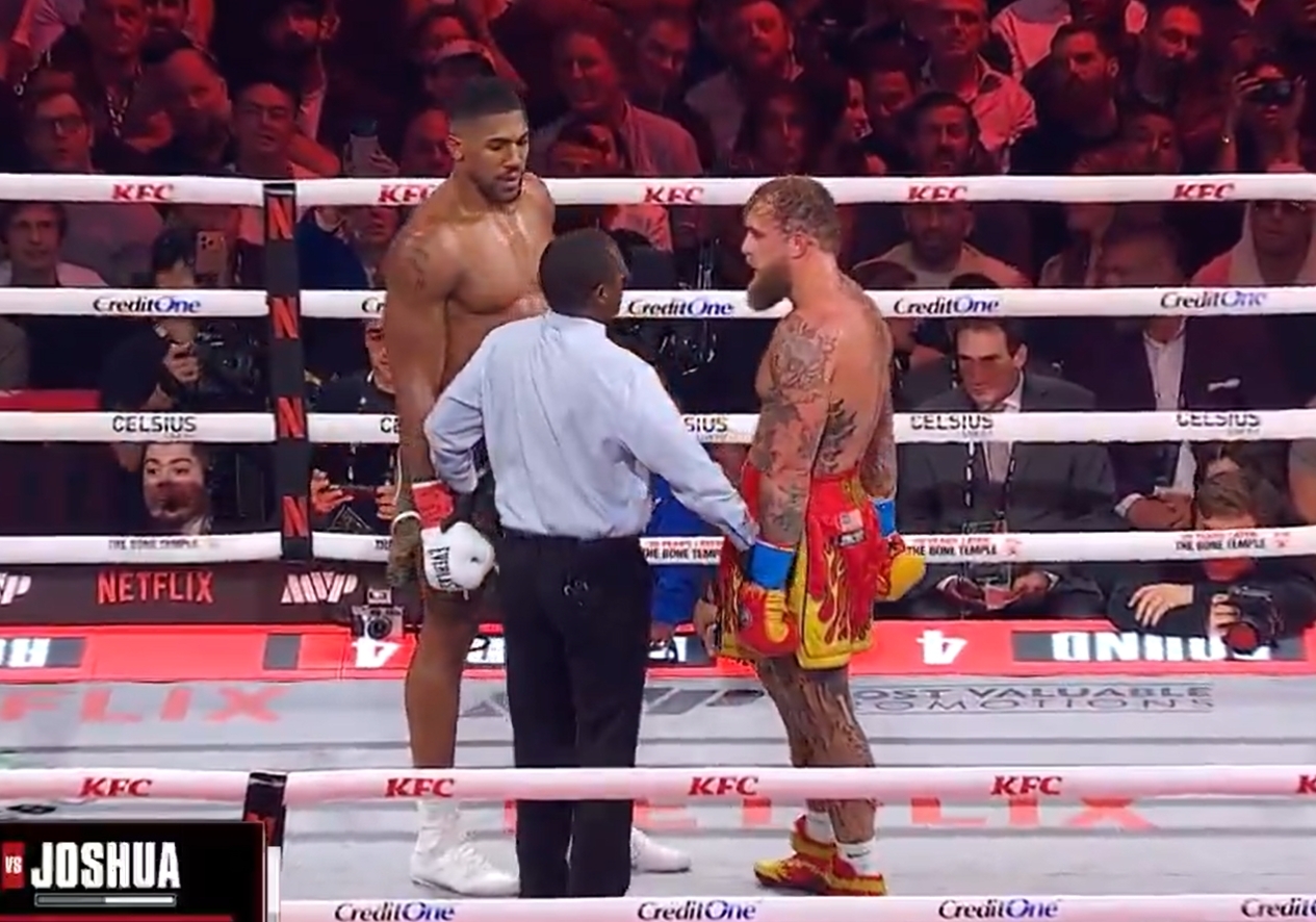 Sędzia nie wytrzymał. Nagle wstrzymał walkę Paula z Joshuą. "Kibice nie zapłacili za to g*wno"