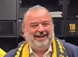 Wszedł do szatni i obiecał wielką premię. Ten film trzeba zobaczyć [WIDEO]