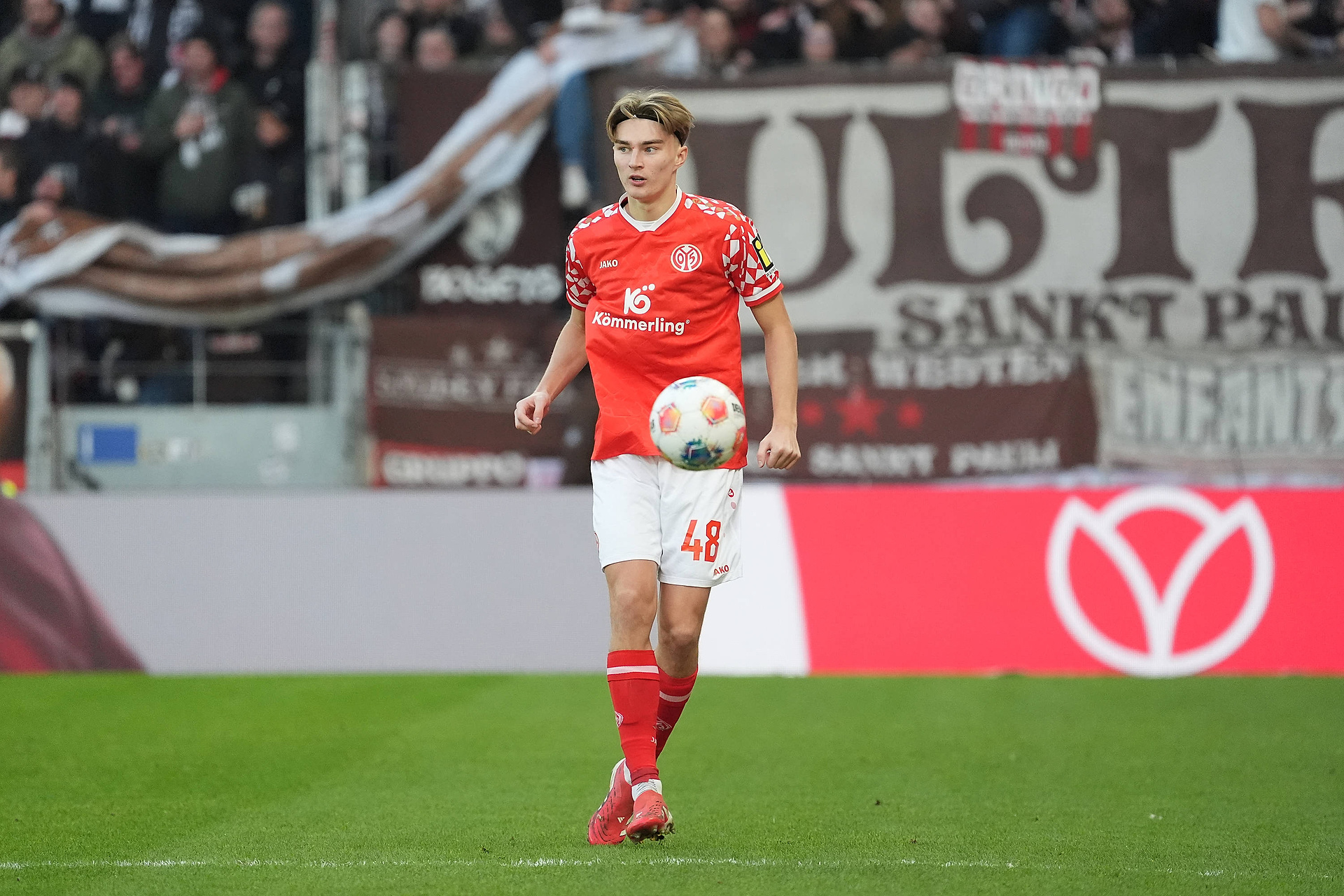 Potulski robi furorę w Bundeslidze. "Silny i dominujący"