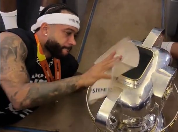 Depay bohaterem słynnego klubu. Po finale rozwalił system [WIDEO]