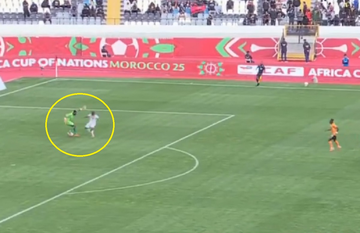 Joga bonito na PNA. Bramkarz zabawił się z rywalem [WIDEO]