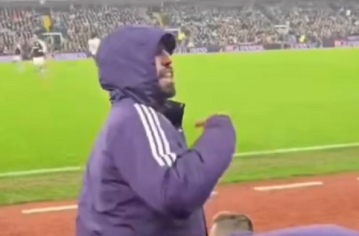 Odpalony Fernandes. Doznał kontuzji i starł się z kibicem rywali [WIDEO]