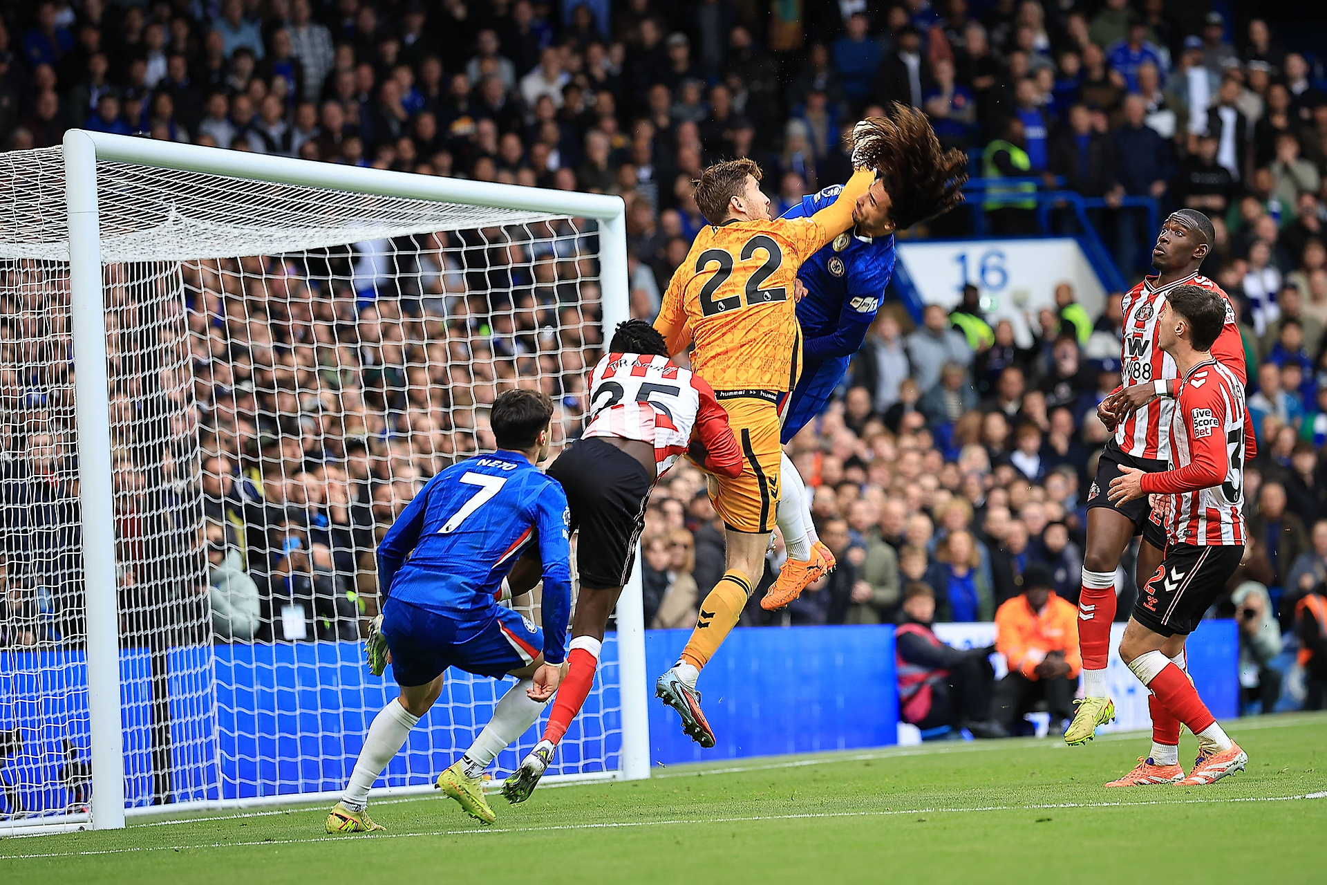 Przyszedł "znikąd" i wymiata w Premier League. Na swojej pozycji numer jeden. "Wybitny"