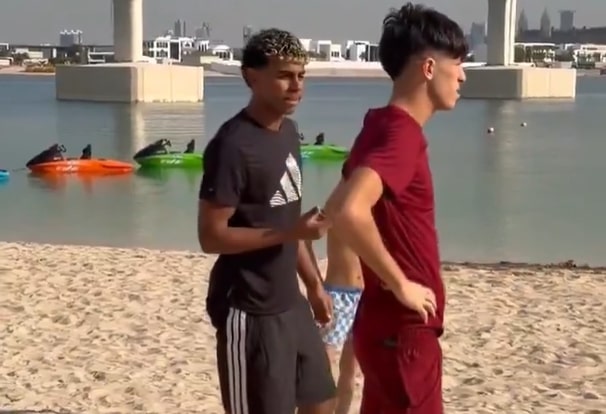 Przyłapali Yamala poza Hiszpanią. Tak spędzał święta [WIDEO]