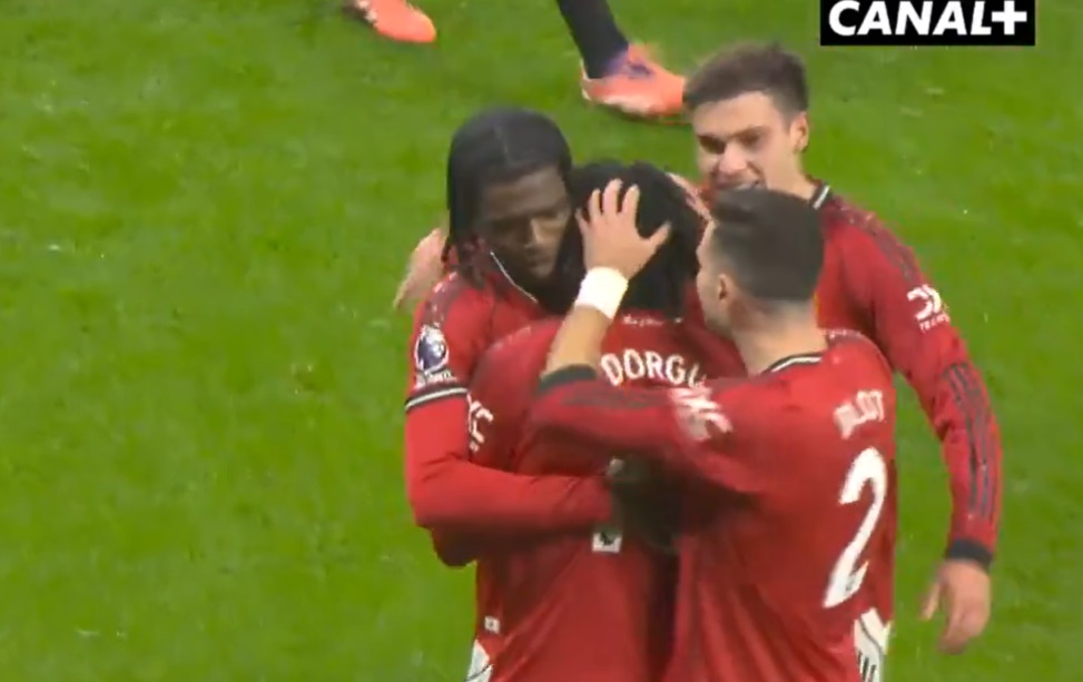 Manchester United przetrwał oblężenie. Świąteczny prezent dla kibiców